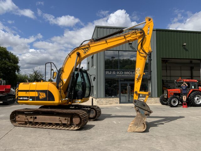 JCB JS130 LC Digger