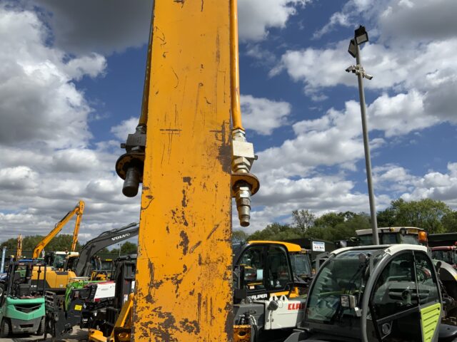 JCB JS130 LC Digger