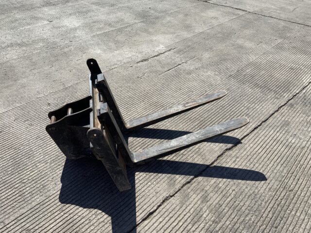 JD Equipment Pallet Forks