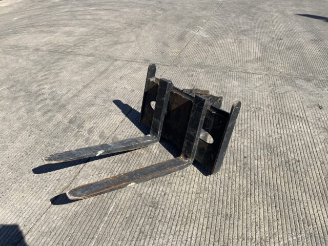 JD Equipment Pallet Forks