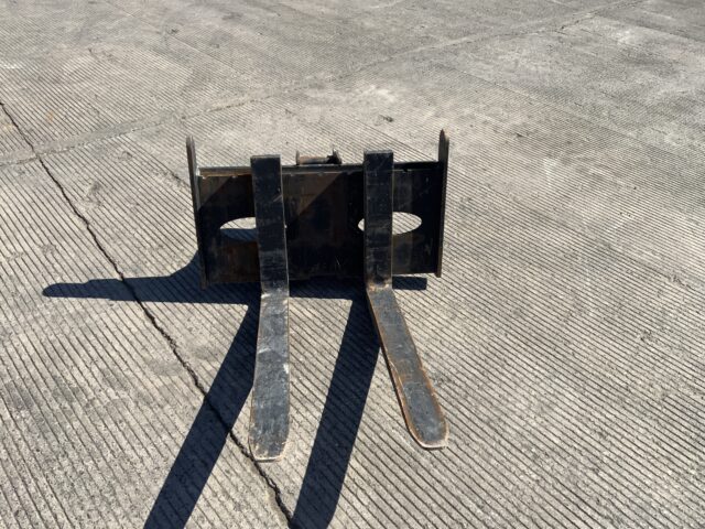 JD Equipment Pallet Forks