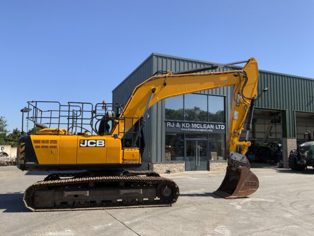 JCB JS220 LC+ Digger (ST23290)