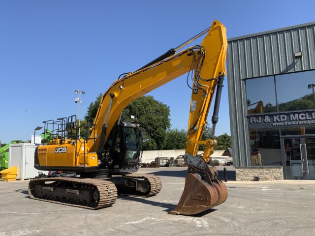 JCB JS220 LC+ Digger (ST23290)