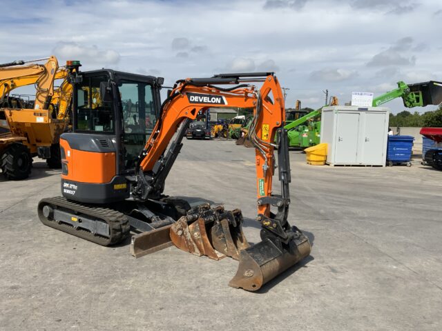 Develon DX27Z-7 Series 7 Digger (ST23332)
