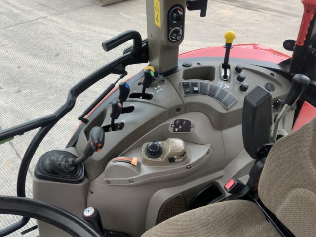 Case 115c Farmall (ST23883)
