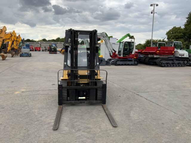 Caterpillar GP35K Gas Forklift (ST23870)