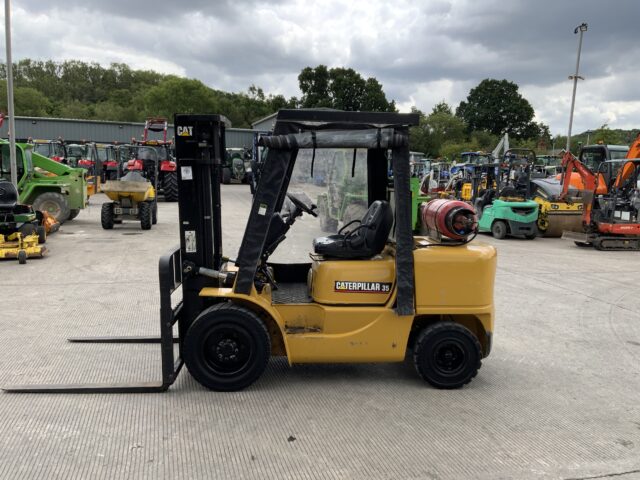 Caterpillar GP35K Gas Forklift (ST23870)
