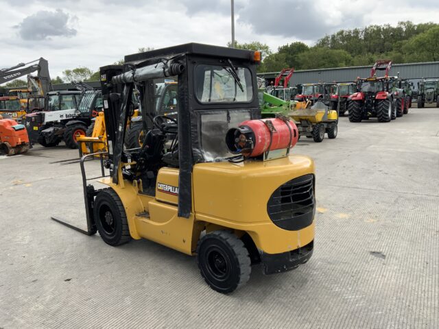 Caterpillar GP35K Gas Forklift (ST23870)