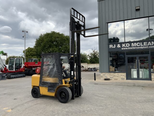 Caterpillar GP35K Gas Forklift (ST23870)