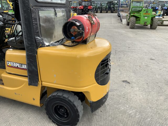 Caterpillar GP35K Gas Forklift (ST23870)