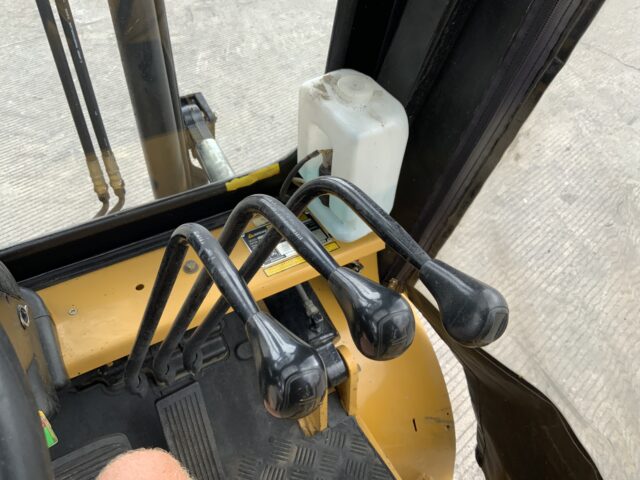 Caterpillar GP35K Gas Forklift (ST23870)