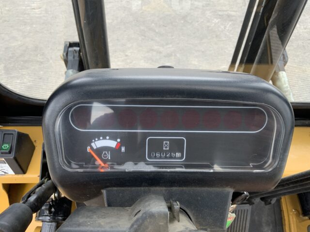 Caterpillar GP35K Gas Forklift (ST23870)