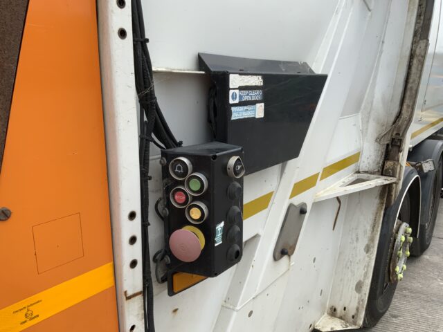 Dennis Eagle Elite 6 Bin Lorry (ST22882)