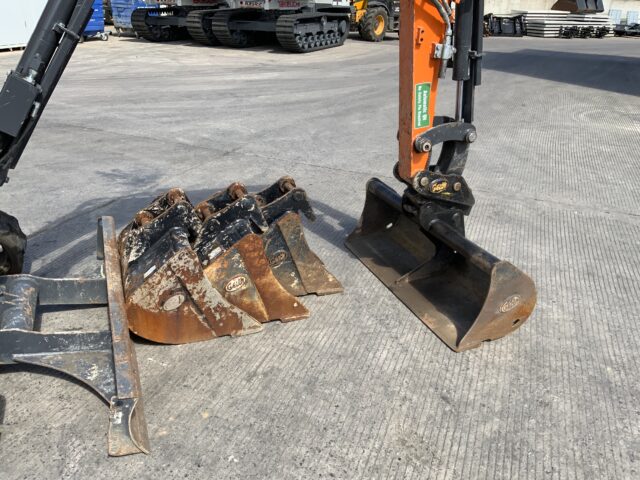 Develon DX27Z-7 Series 7 Digger (ST23332)