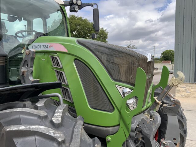 Fendt 724 Profi Plus Tractor (ST23447)