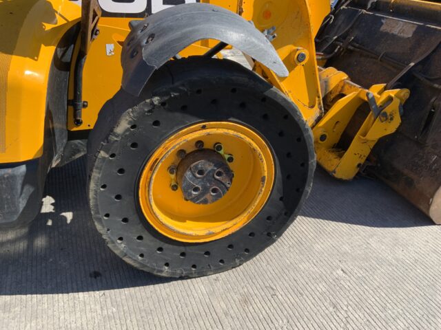 JCB 560-80 Industrial Telehandler (ST23086)