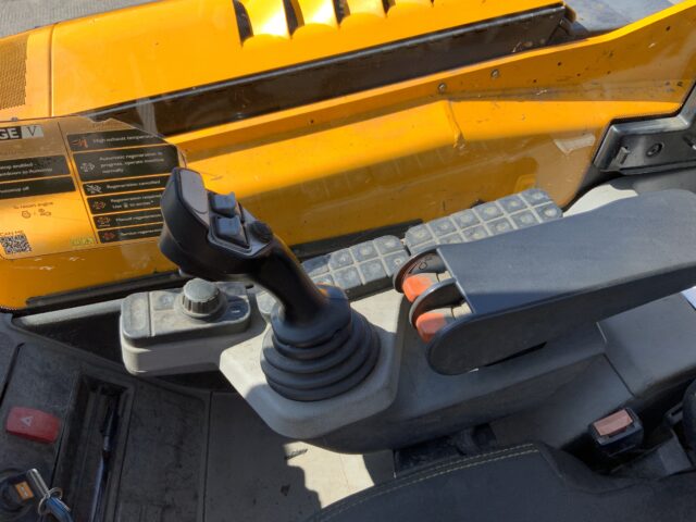 JCB 560-80 Industrial Telehandler (ST23086)