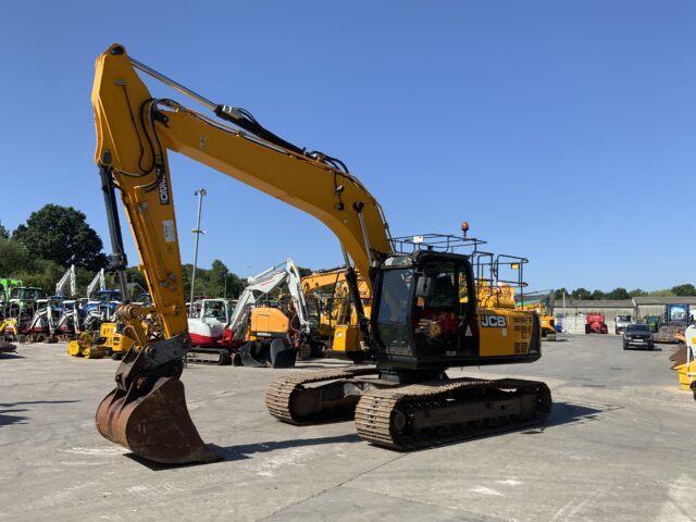 JCB JS220 LC+ Digger (ST23290)