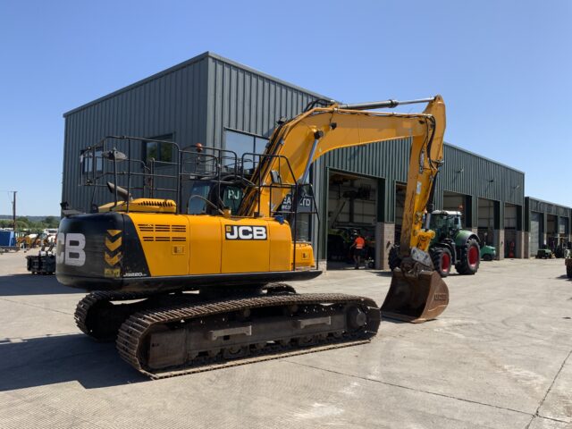 JCB JS220 LC+ Digger (ST23290)