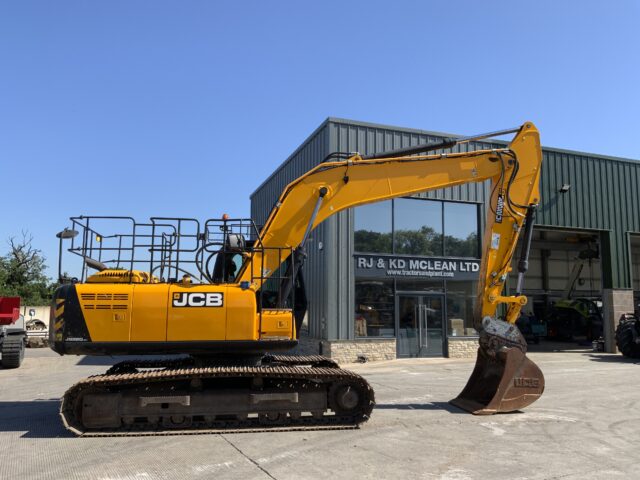 JCB JS220 LC+ Digger (ST23290)