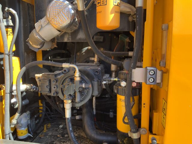 JCB JS220 LC+ Digger (ST23290)