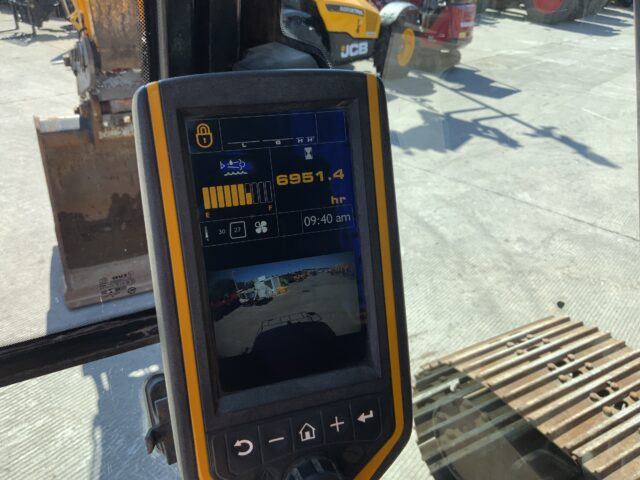 JCB JS220 LC+ Digger (ST23290)