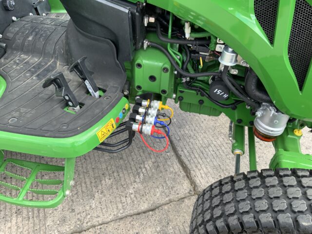 John Deere 3046R Compact Tractor (ST23525)