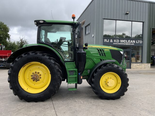 John Deere 6215R (ST23802)