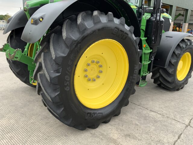 John Deere 6215R Ultimate Edition (ST23847)