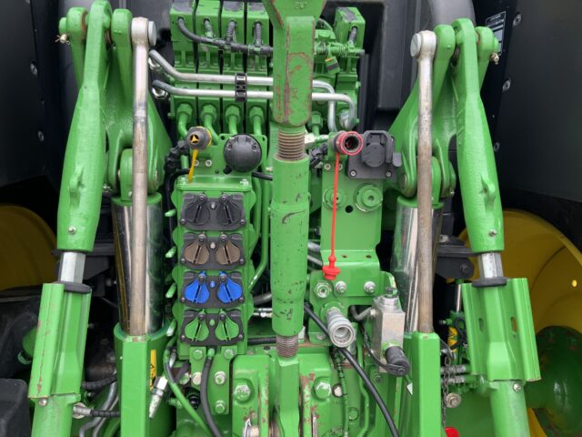 John Deere 6215R Ultimate Edition (ST23847)