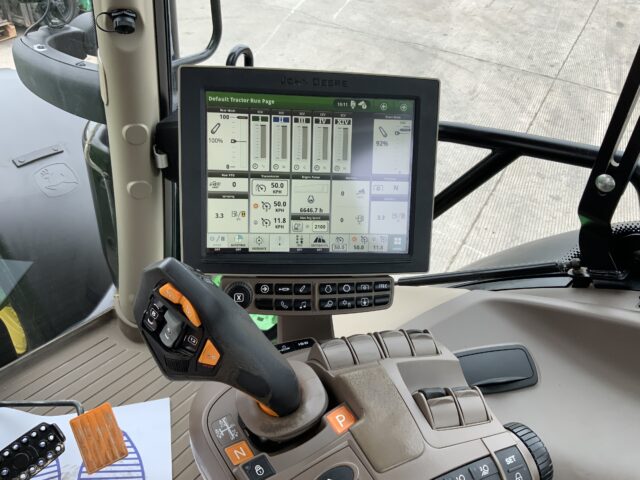 John Deere 6215R Ultimate Edition (ST23847)