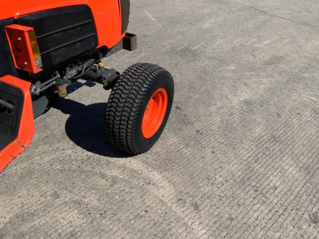 Kubota B3030 Compact Tractor (ST23748)