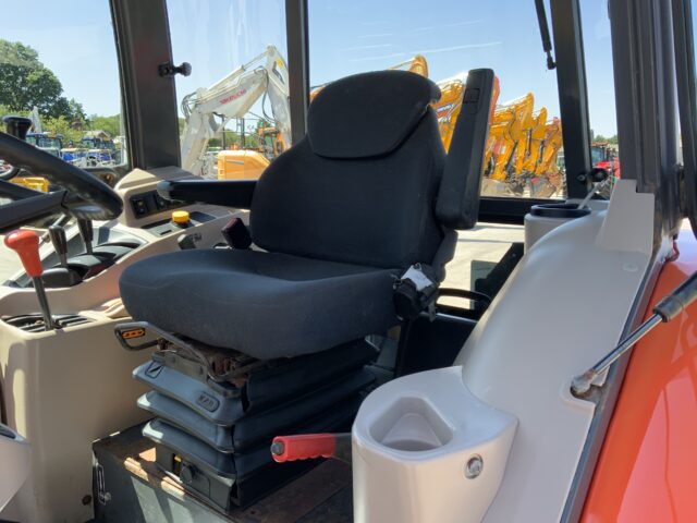 Kubota M7060 Tractor (ST23817)