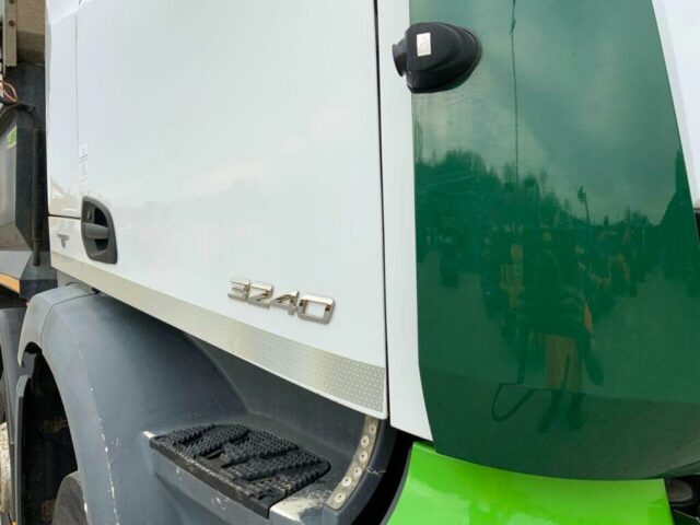 Mercedes 3240 Arocs 8x4 Tipper (ST22557)
