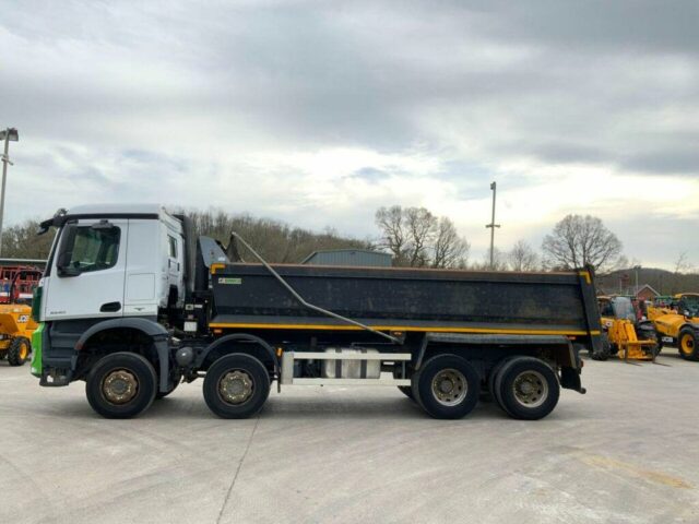 Mercedes 3240 Arocs 8x4 Tipper (ST22557)