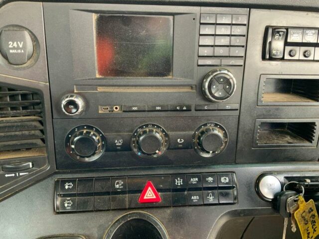 Mercedes 3240 Arocs 8x4 Tipper (ST22557)