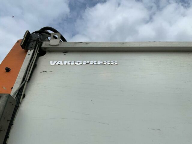Mercedes Econic 2630 Refuse Truck (ST22884)