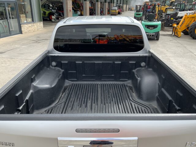 Mitsubishi L200 Barbarian Double Cab Pickup (ST23995)
