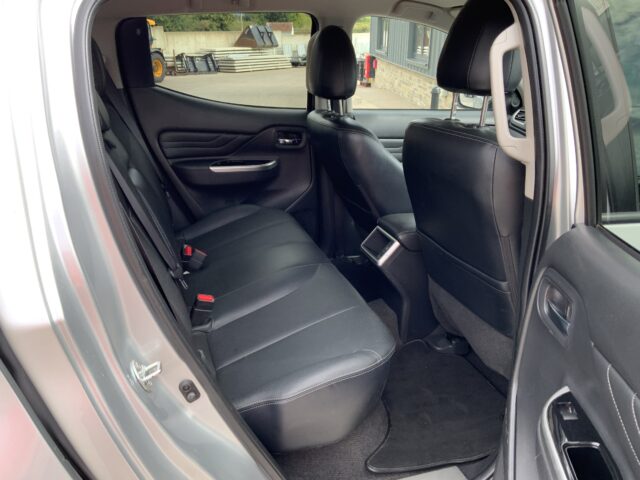 Mitsubishi L200 Barbarian Double Cab Pickup (ST23995)