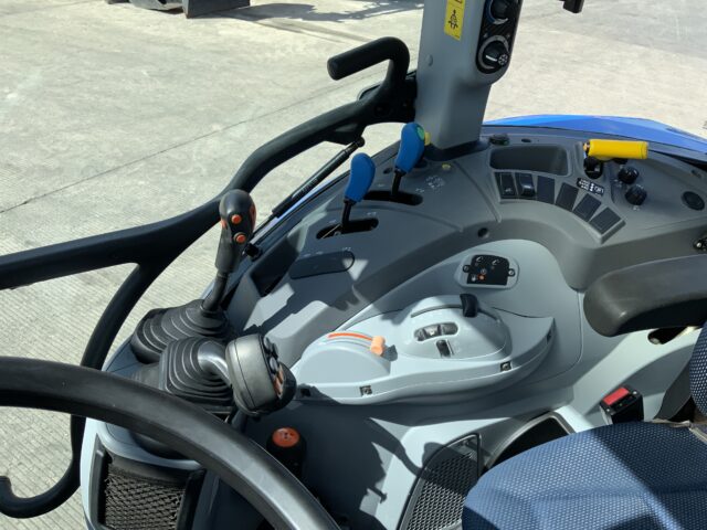 New Holland T5.95 Tractor (ST23761)