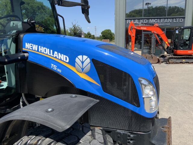 New Holland T5.95 Tractor (ST23762)