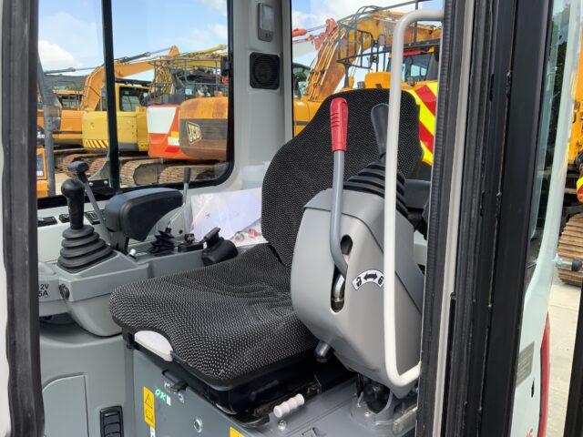 Takeuchi TB216 Digger (ST23359)
