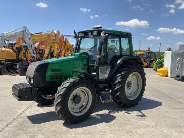 Valtra 6750 Tractor (ST23720)