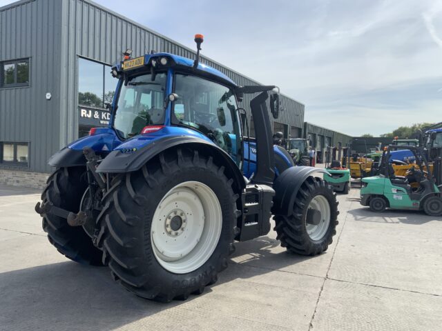 Valtra T195 Versu Tractor (ST23736)