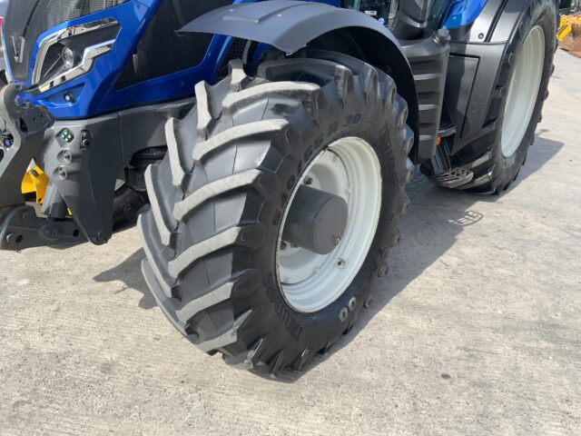 Valtra T195 Versu Tractor (ST23736)