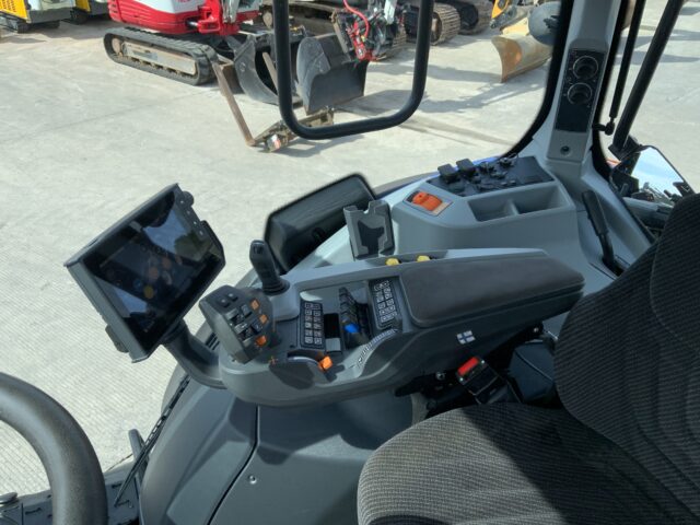Valtra T195 Versu Tractor (ST23736)