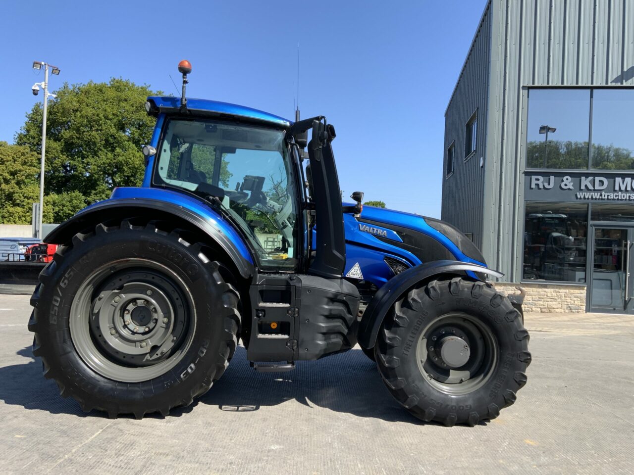 valtra-t234-direct-twin-track-reverse-drive-tractor-st23213-img-9953-1280x960