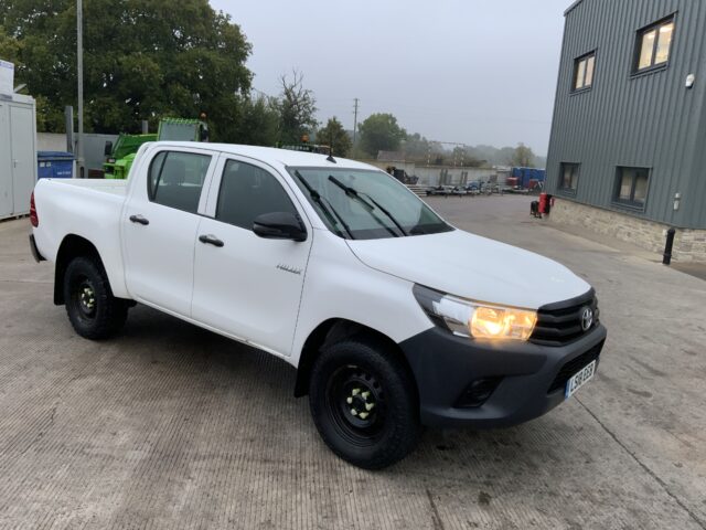 Toyota Hilux Double Cab Pick Up (ST24186)