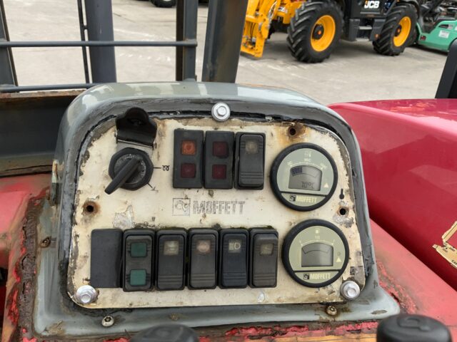Moffett M8.25.3 Fork Lift (ST24018)