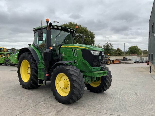 John Deere 6215R Tractor (ST24142)